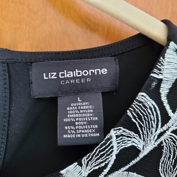 BEAUTIFUL EMBROIDERED TOP - Picture 5 of 6